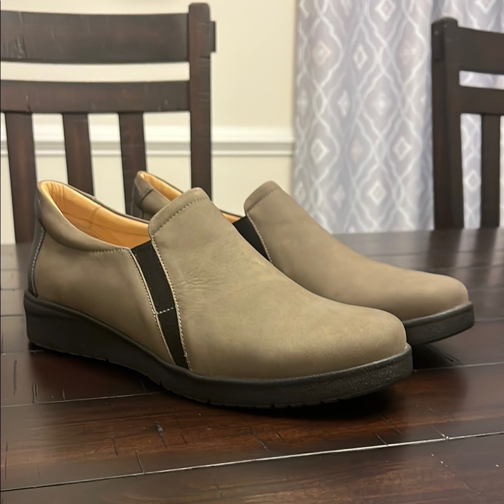 Samuel Hubbard Marin Slip-On Shoes Taupe Nubuck Brazil Women’s Size 9.5 W Wide
